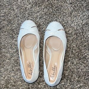 Abella Women's Cream Flats